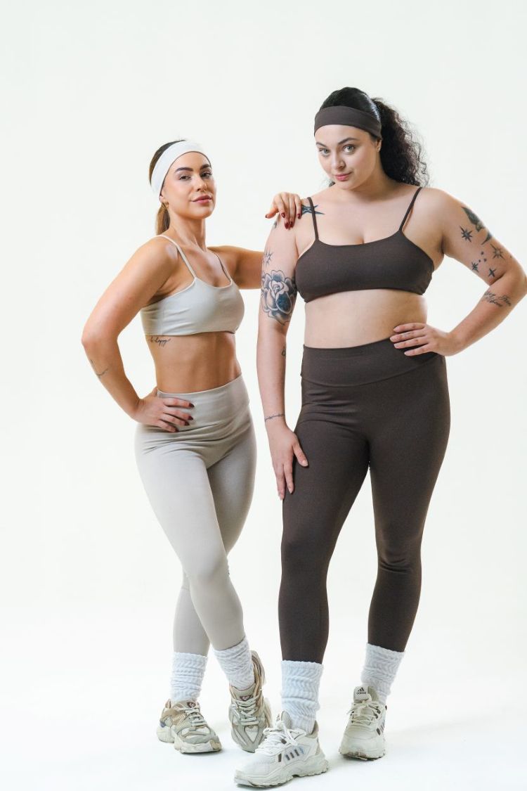 Conjunto de academia off-white e marrom